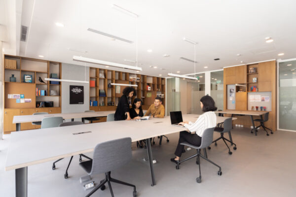 Regus_Spaces WTC3_Business Area Panorama with people